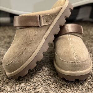 Koolaburra Tizzy Taupe Clog Mules with Strap size 10 NEW